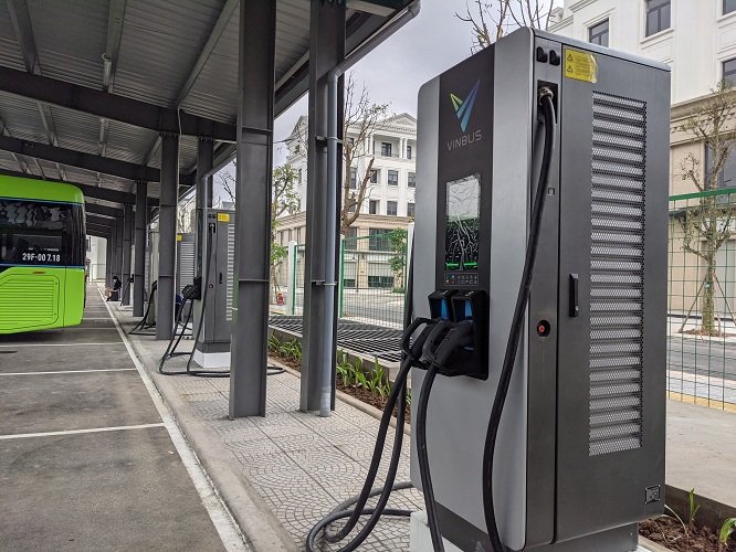 GIAY PHEP XAY DUNG TRAM SAC XE DIEN TREN DAT THUONG MAI DICH VU 3