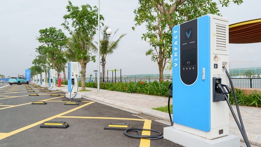 GIAY PHEP XAY DUNG TRAM SAC XE DIEN TREN DAT THUONG MAI DICH VU 4