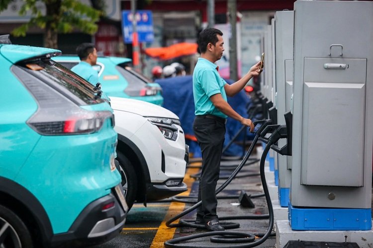 GIAY PHEP XAY DUNG TRAM SAC XE DIEN TREN DAT THUONG MAI DICH VU 5