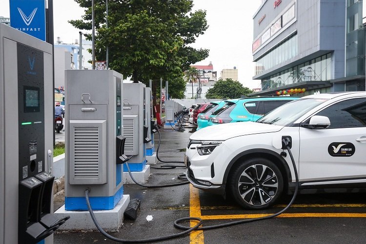 GIAY PHEP XAY DUNG TRAM SAC XE DIEN TREN DAT THUONG MAI DICH VU 6