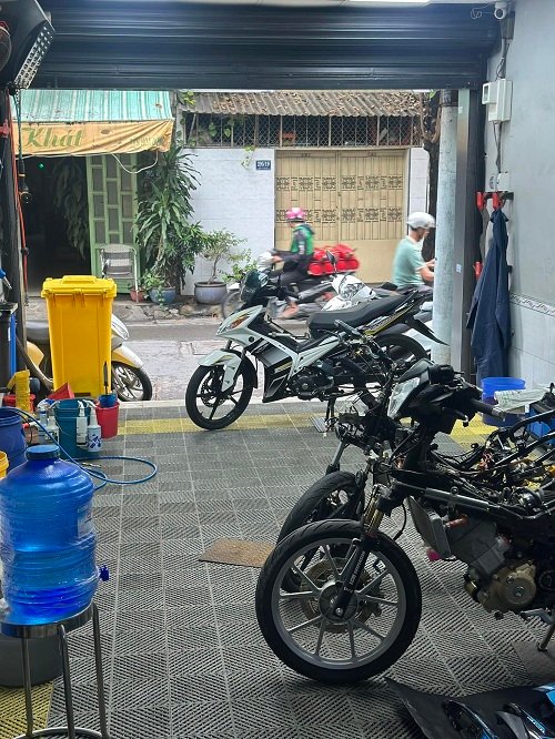 2332 Motorcycle Washing Service 3