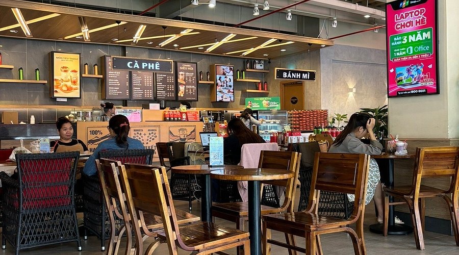 Highlands Coffee lắp trạm đổi pin, quán café nhỏ có thể cạnh tranh bằng gì? 5 HIGHLANDS COFFEE LAP TRAM DOI PIN 4