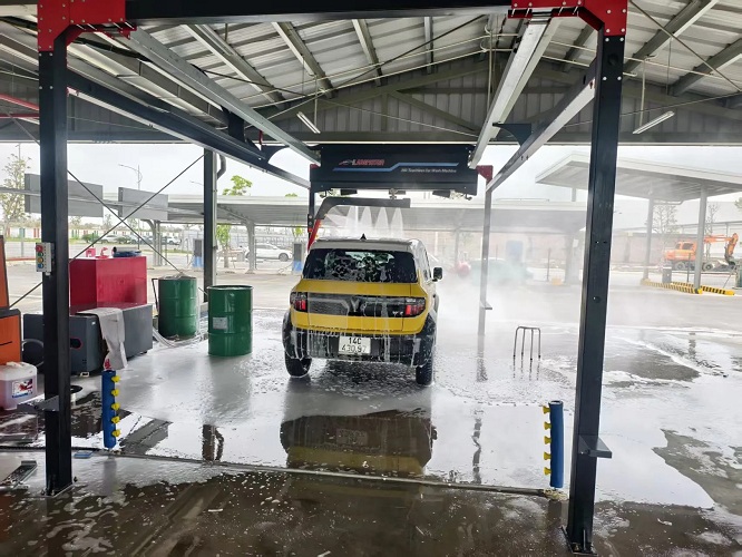 Rửa xe tự động 24/24 có sạch hơn rửa xe thủ công? Các câu hỏi thường gặp 6 HE THONG RUA XE TU DONG VINFAST 1